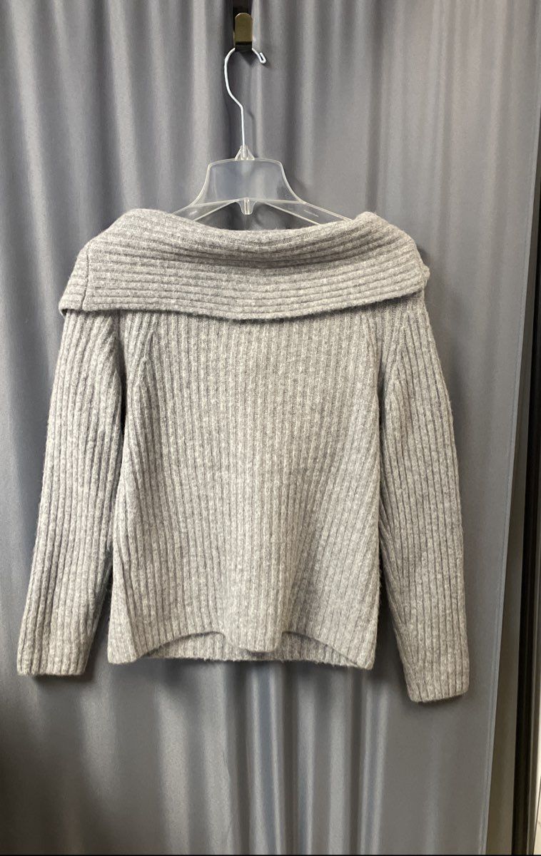 Banana Republic Women's Gray Plume Off-Shoulder Ribbed Wool Sweater Sz L NWT