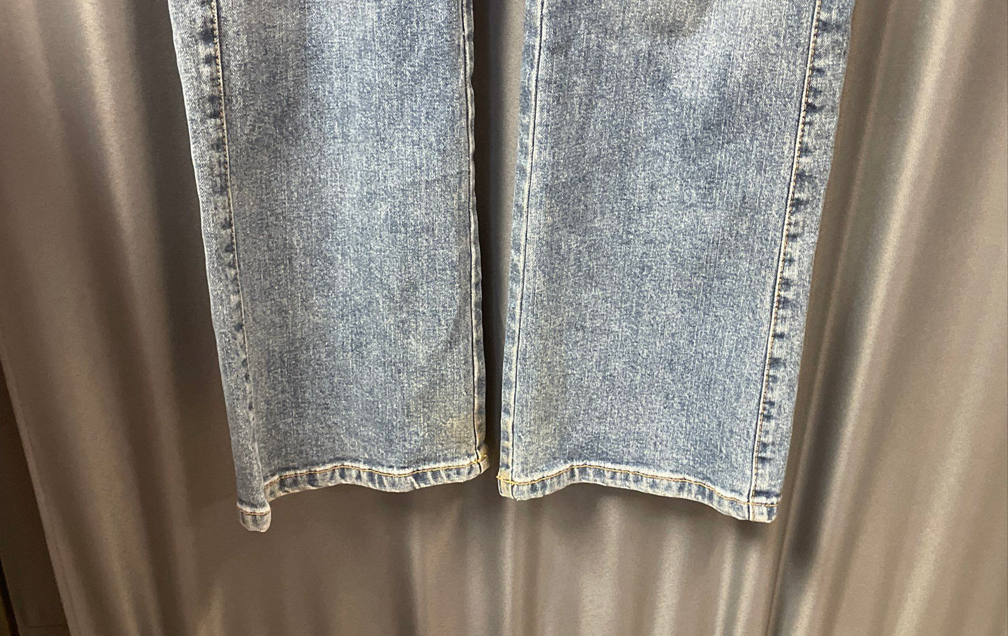 Wrangler Aura Women's Blue Medium Wash Straight Leg Jeans WUT74TM Sz 6 Short