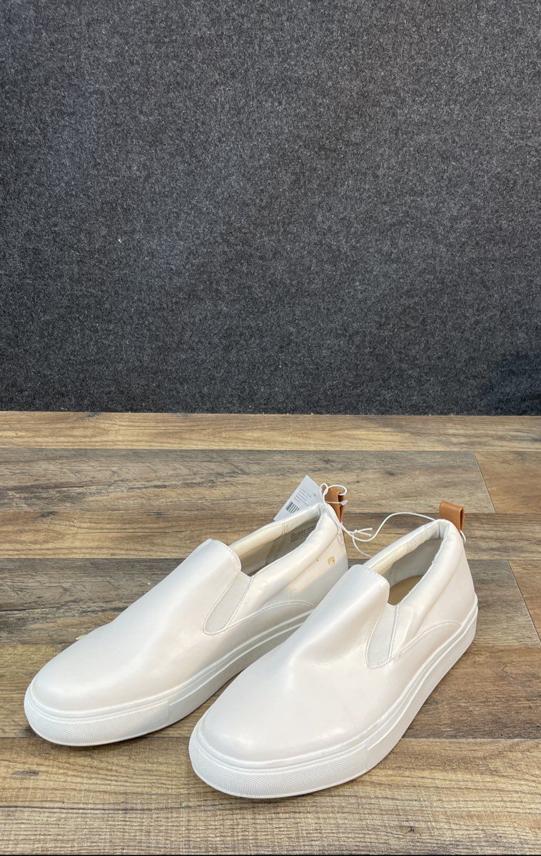 Lane Bryant Dream Cloud Cream Faux Leather Slip-On Sneakers Size 9W NWT