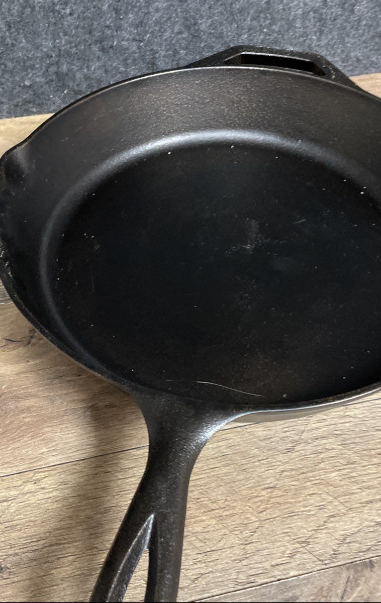 Lodge 10SK & Calphalon Cast Iron Skillets 2 Piece Lot USA Modern