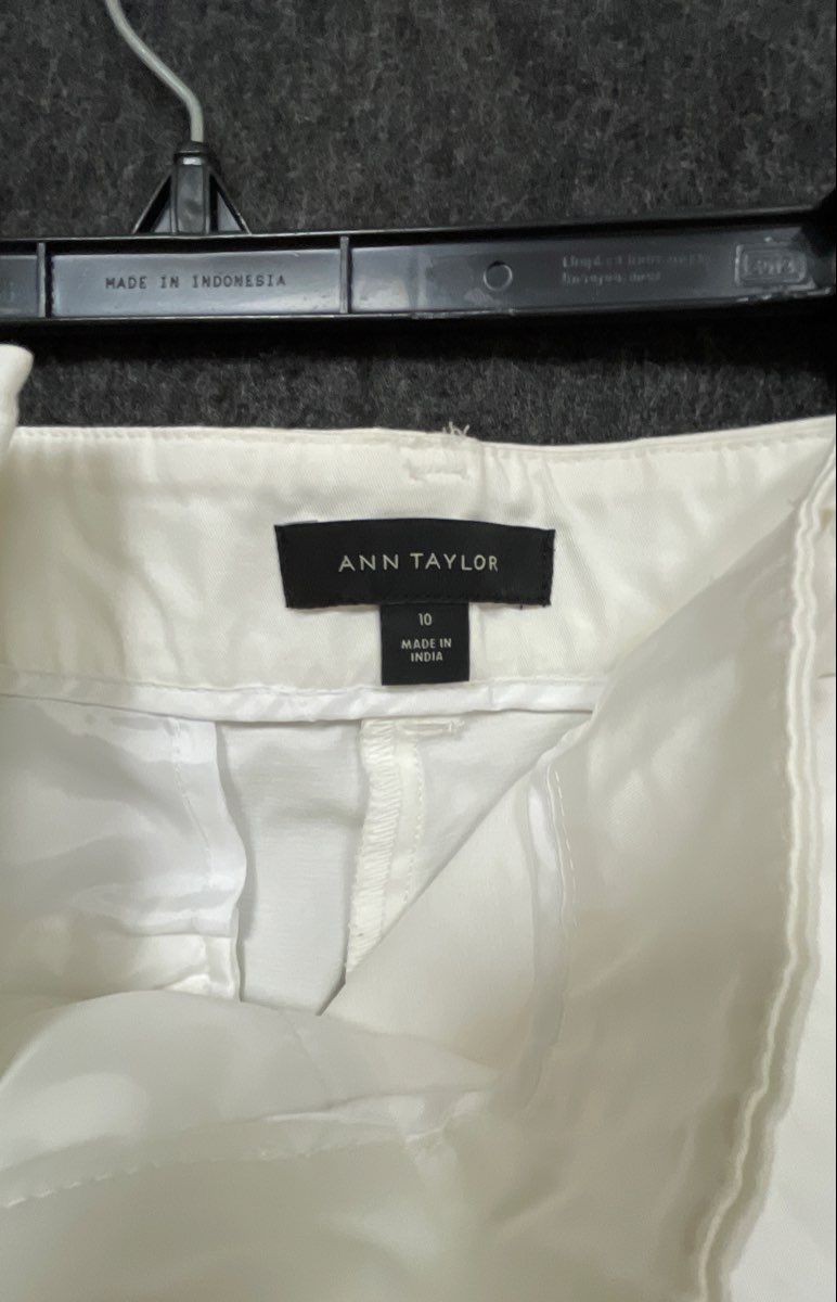 Ann Taylor Women's White Flat Front Chino Walking Shorts Size 10