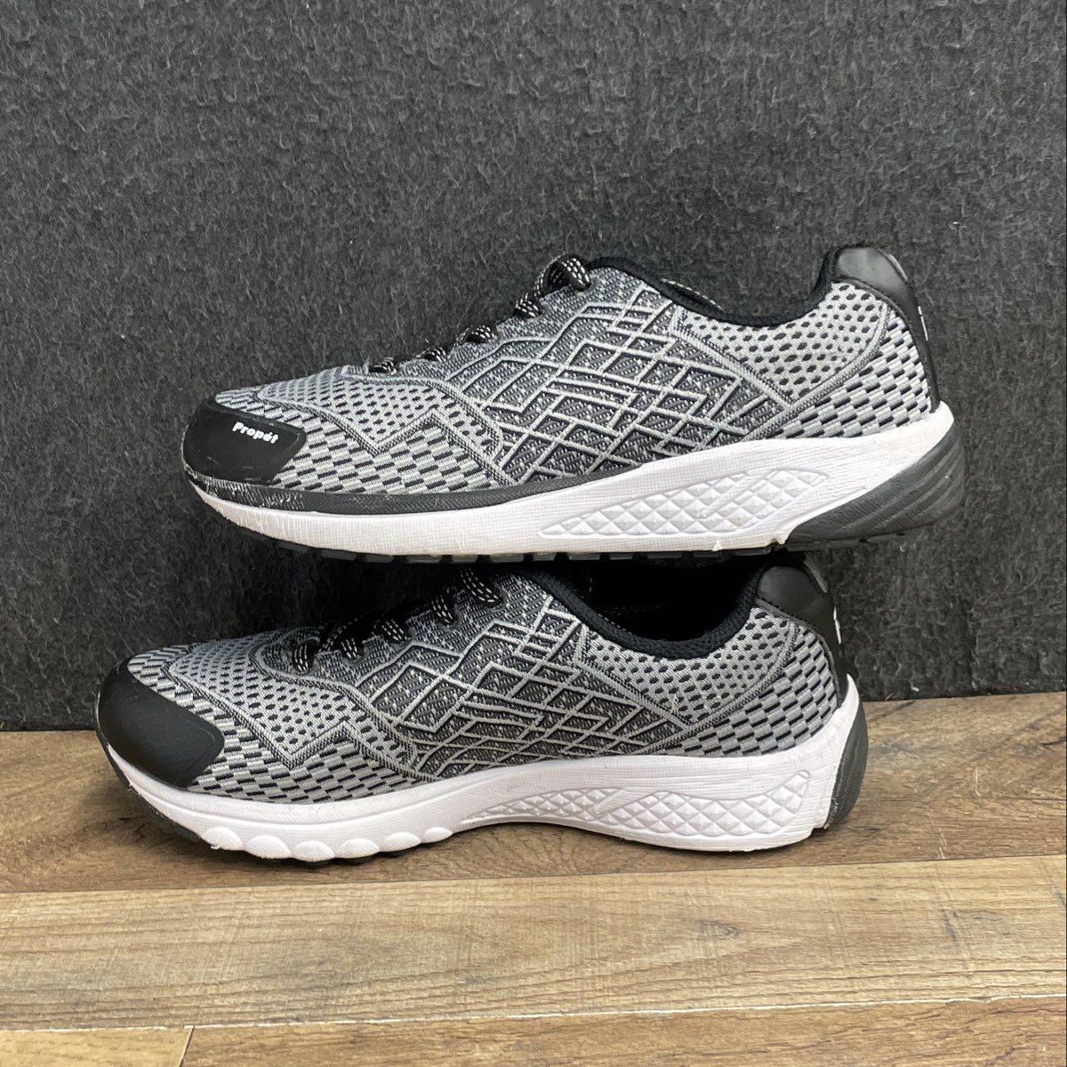 Propet One WAA102M Grey Black Knit Sneakers Women's Size 7.5 Narrow
