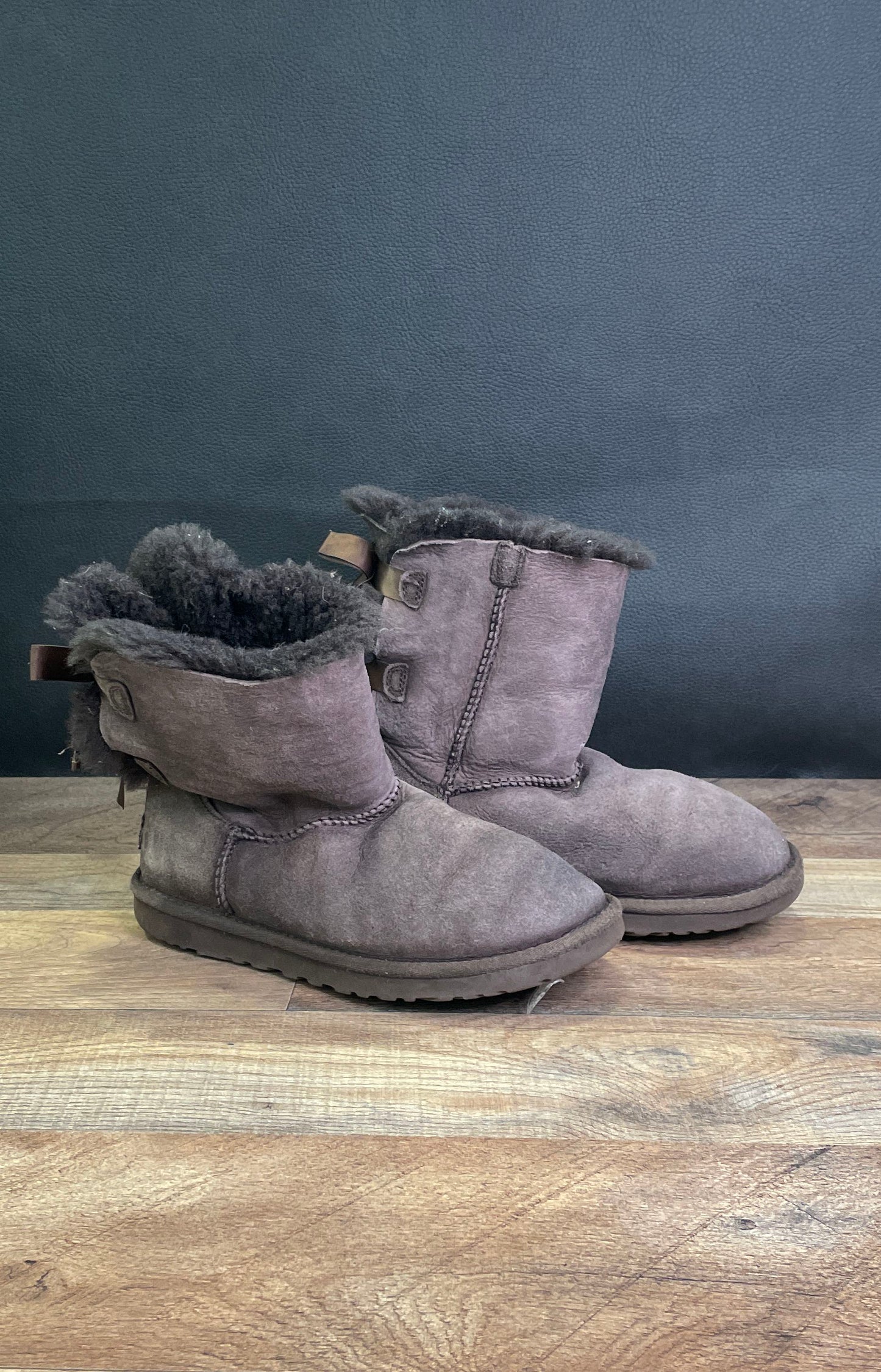 UGG Australia Bailey Bow Chocolate Brown Suede Shearling Boots Size 6