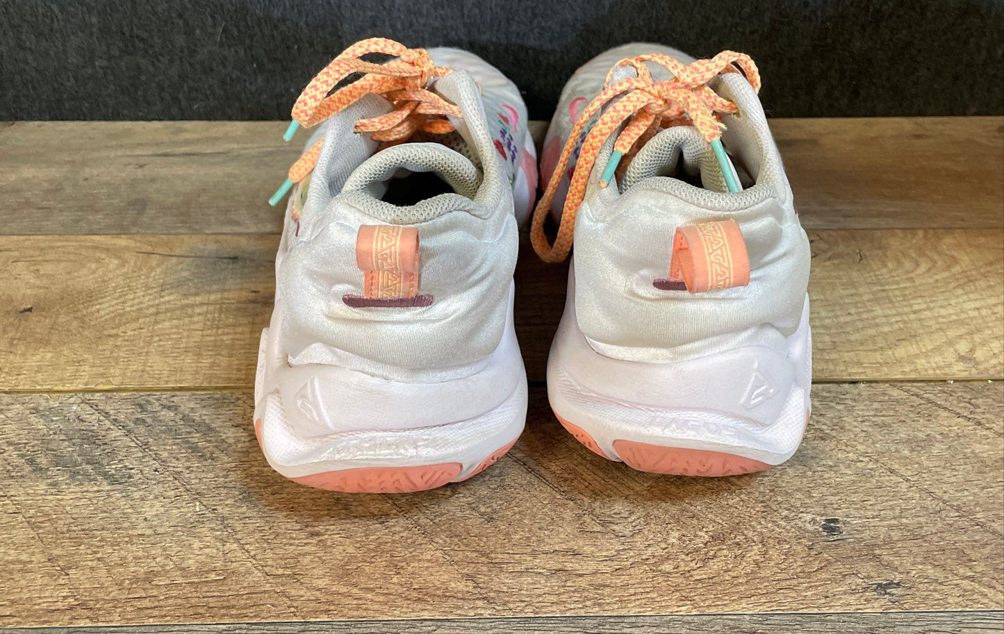 Nike Giannis Immortality Super Smoothie White Pink Basketball Shoes Size 7Y