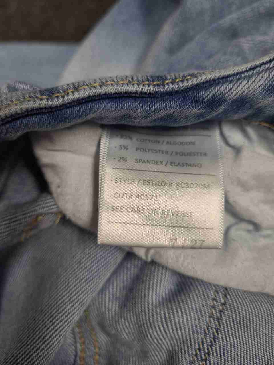 Kancan Women's Light Wash High Rise Button Fly Flare Raw Hem Jeans Size 7/27
