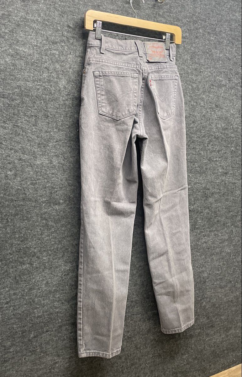 Vintage 90s Levis 550 Womens Gray Relaxed Fit Tapered Leg Jeans Made in USA Sz 6