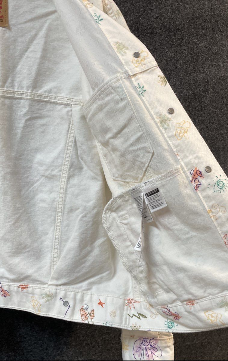 Levi's Women's White Multicolor All Over Doodle Print Denim Trucker Jacket XS