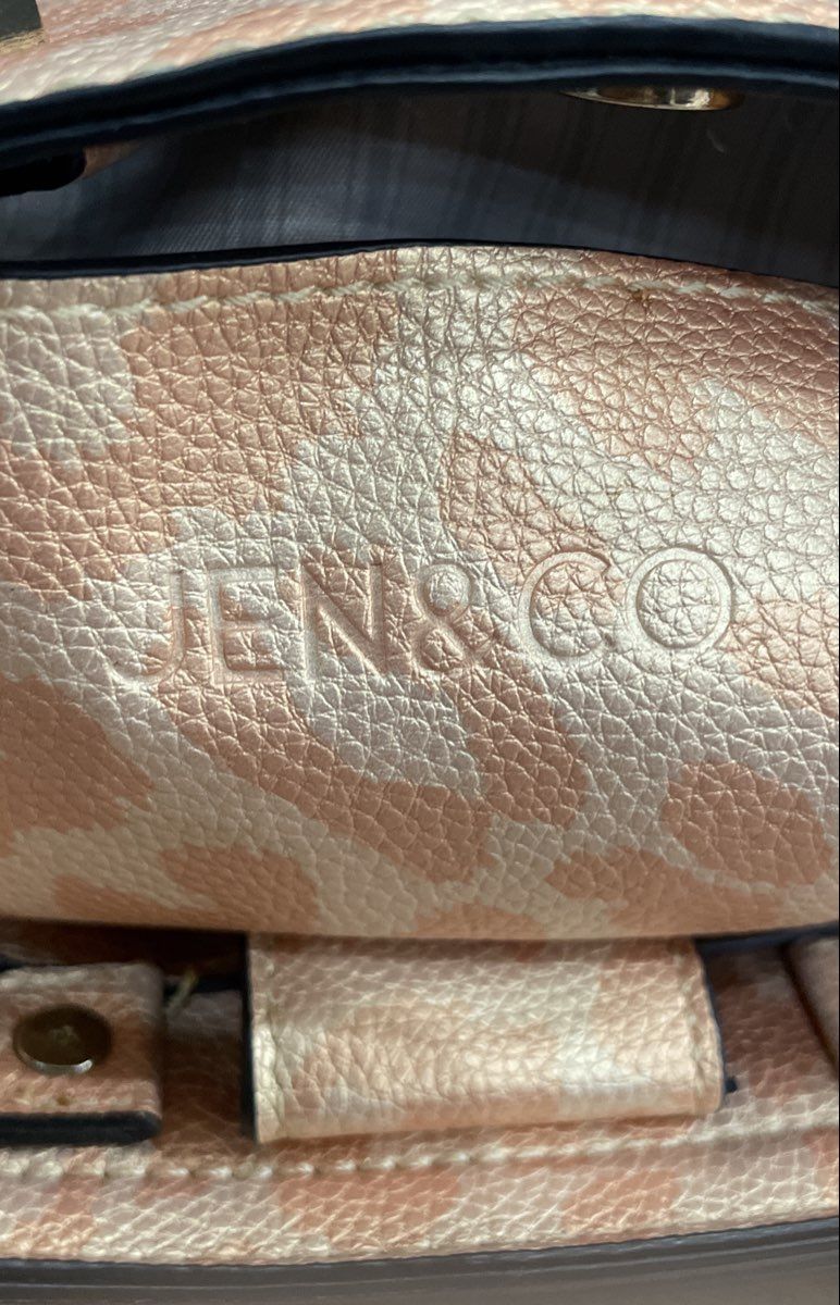 Jen & Co Pink Metallic Leopard Print Leather Crossbody Bucket Bag Purse