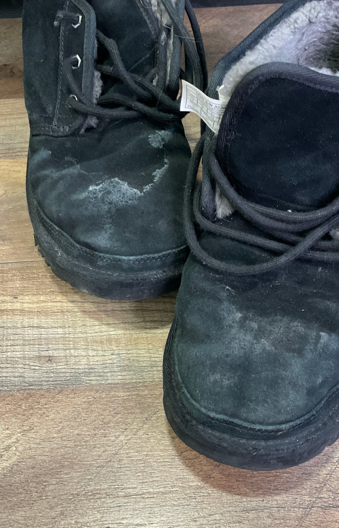 UGG Neumel Black Suede Sheepskin Lined Chukka Boots Men's Size 10 IOB