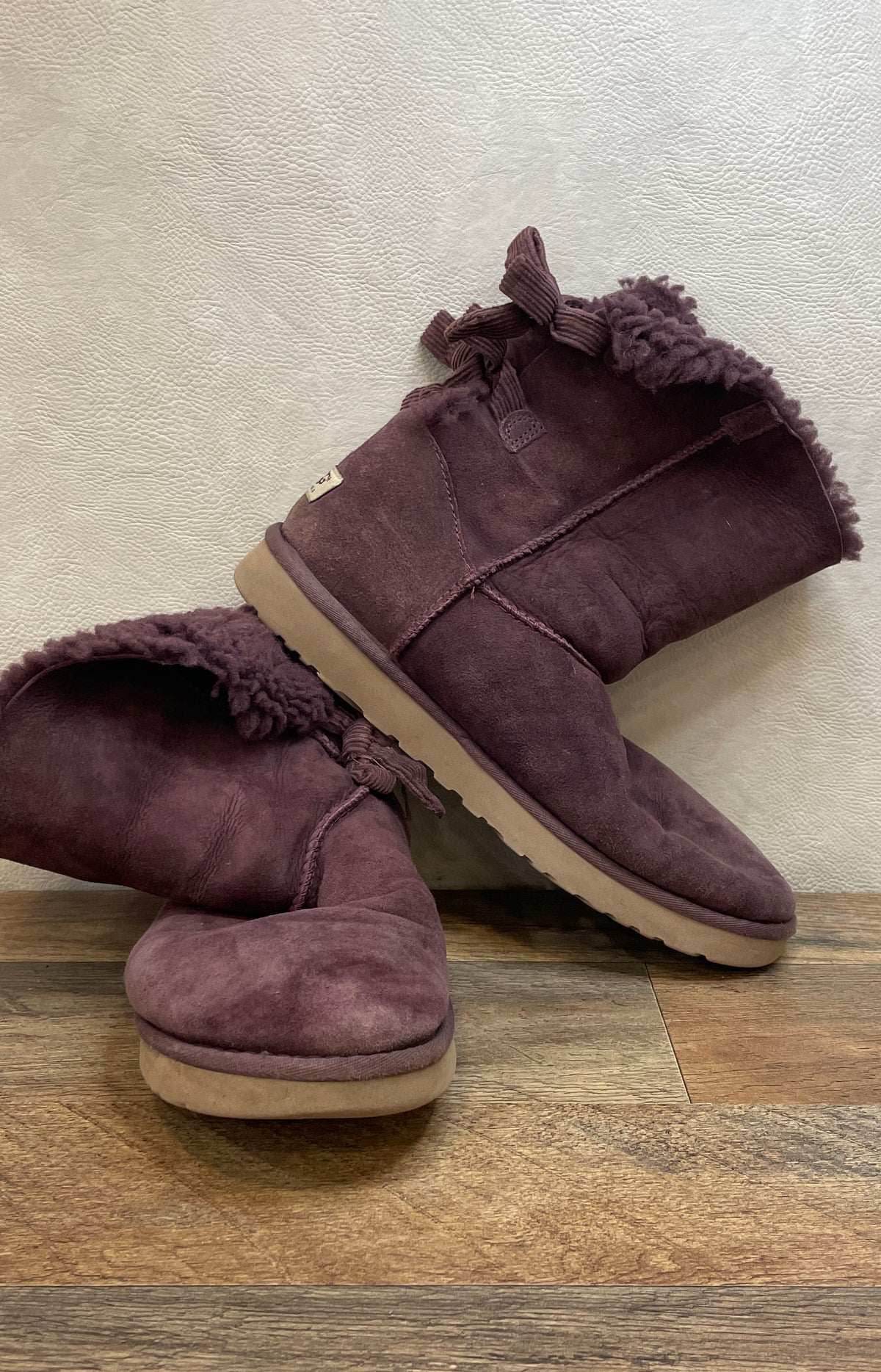 UGG Australia Bailey Bow Purple Suede Sheepskin Lined Boots Women's Size 10