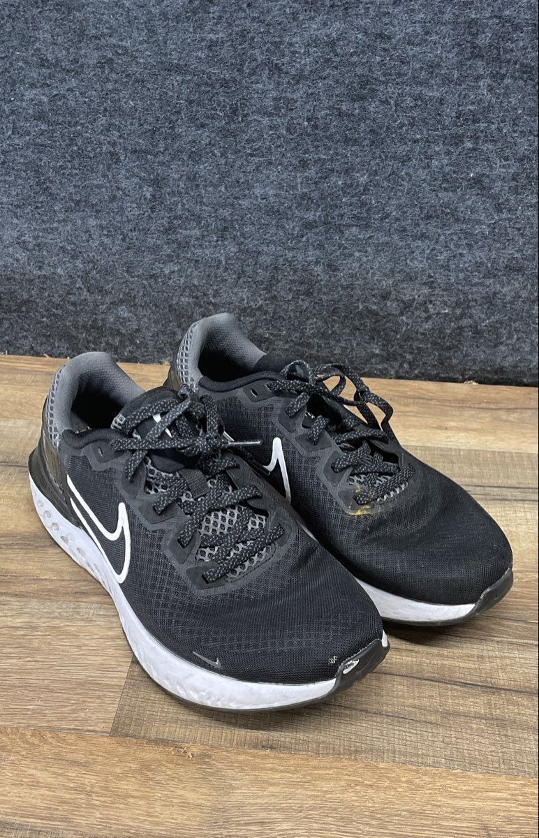 Nike Legend React 3 Black White Men's Running Shoes Size 10