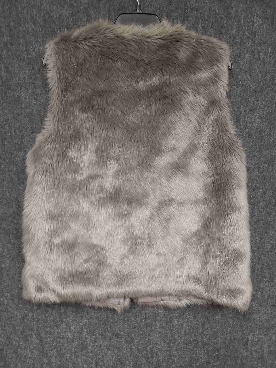 Forever 21 Women's Gray Faux Fur Vest Soft Sleeveless Open Front Sz L
