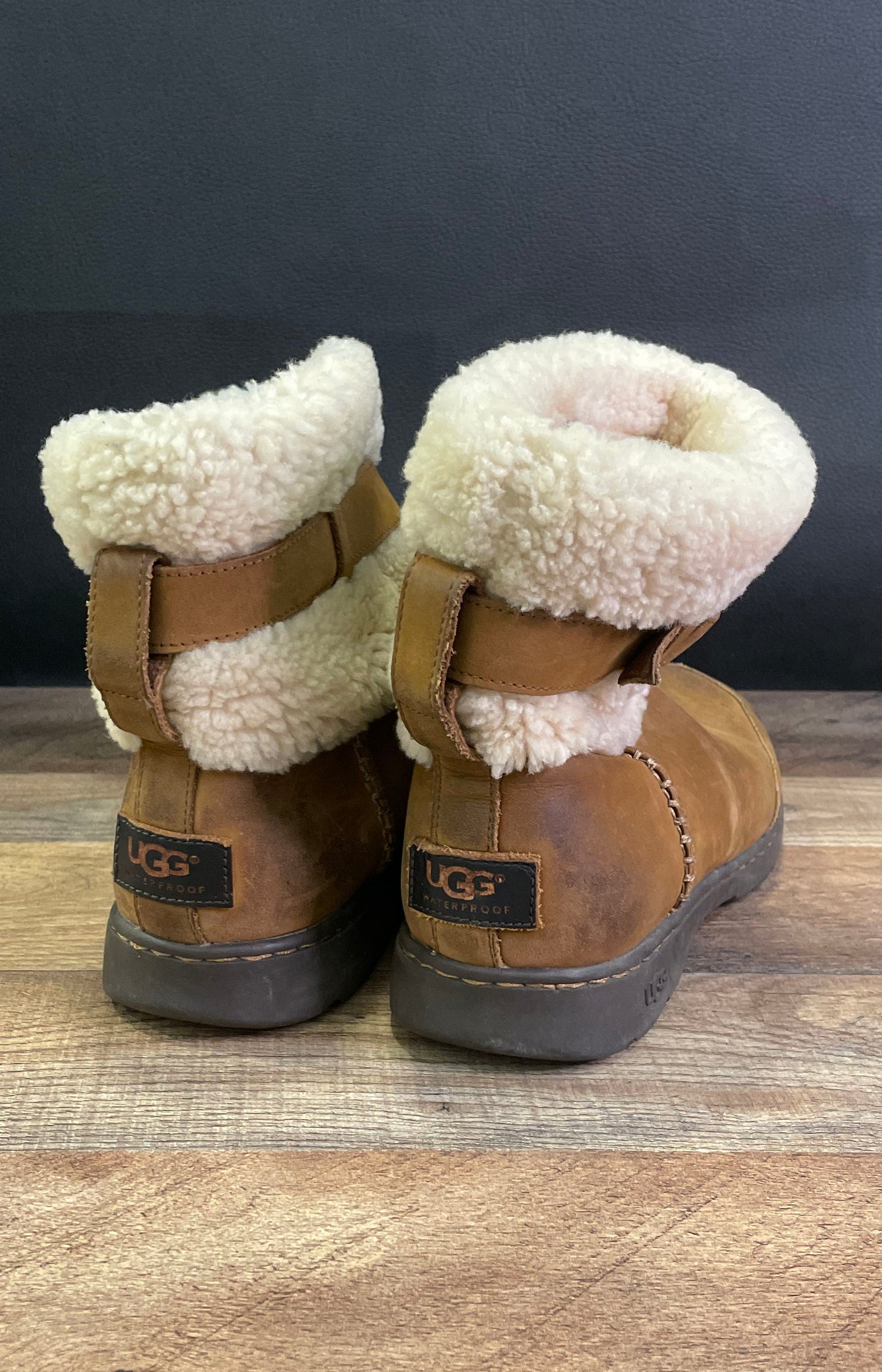 UGG Seldon Waterproof Chestnut Brown Leather Fur Lined Boots Women's Size 9