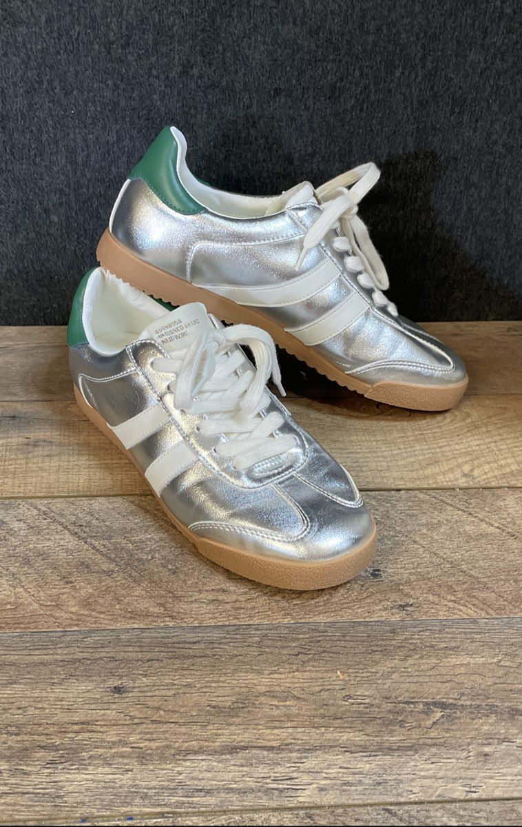Steve Madden Metallic Silver Green White Low Top Soccer Sneakers Women's Size 10