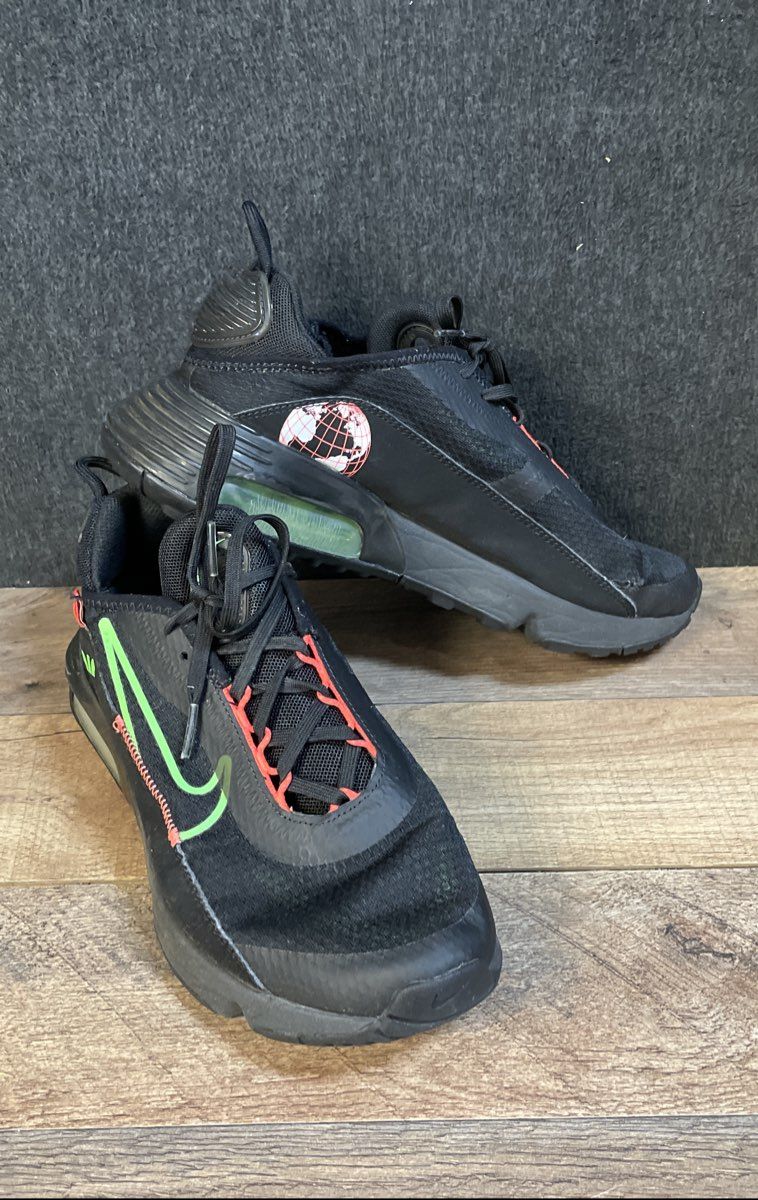 Nike Air Max 2090 Worldwide Black Flash Crimson Running Shoes Size 6.5Y