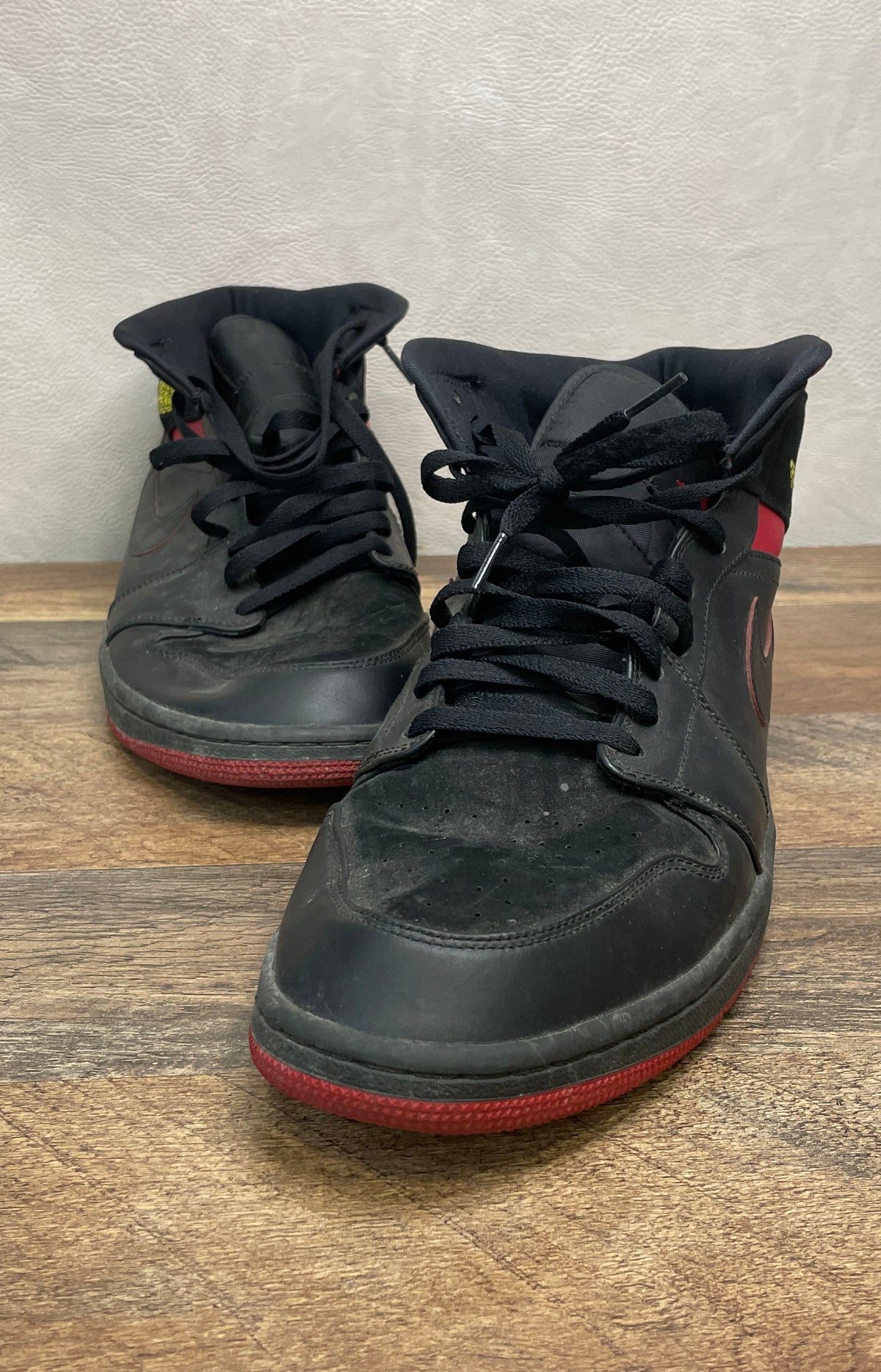 Nike Air Jordan 1 Mid Black University Red Sneakers Size 13