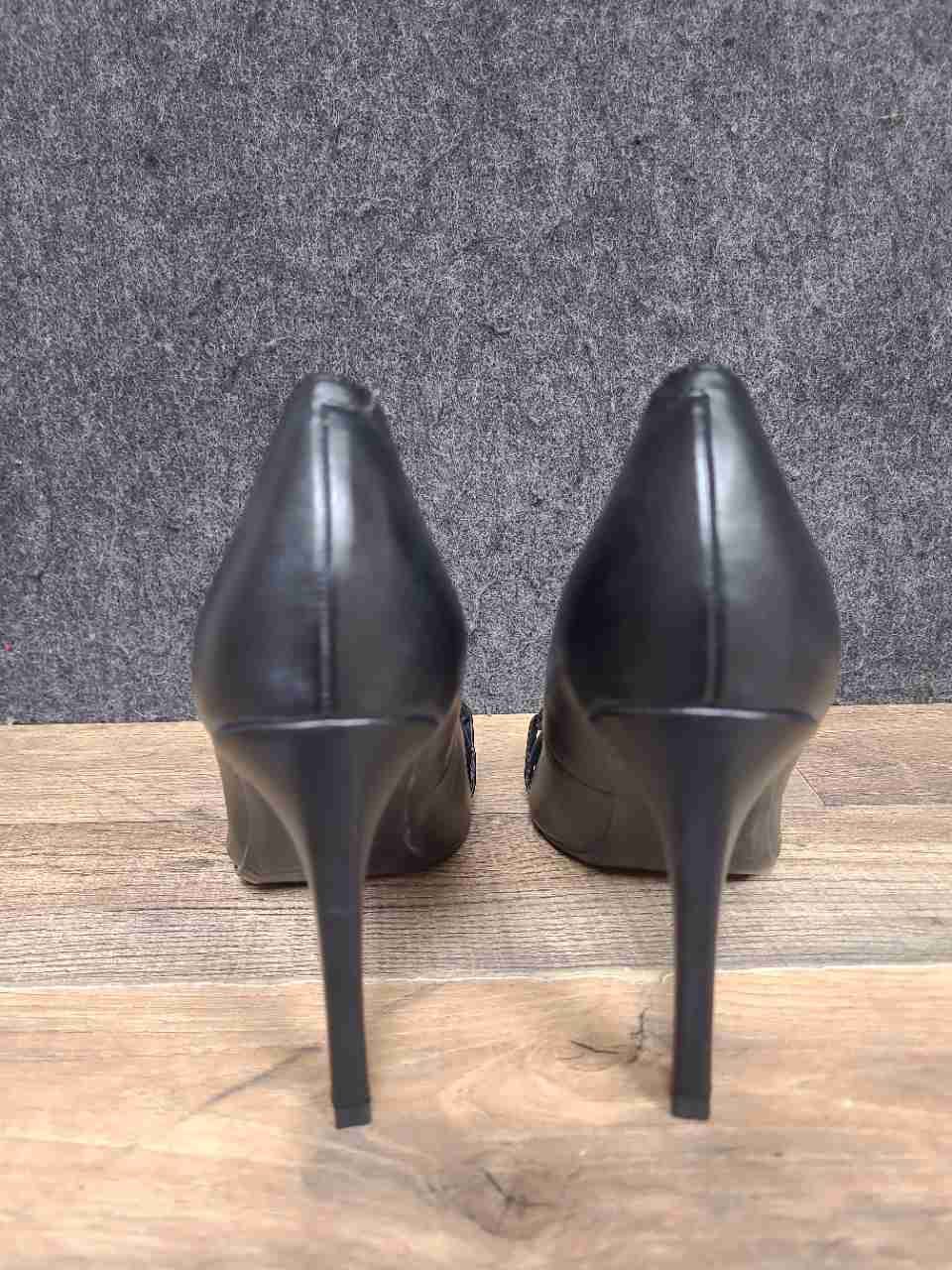 Calvin Klein Black Pointed Toe Chain Detail Pump Heels Women's Size 8.5M