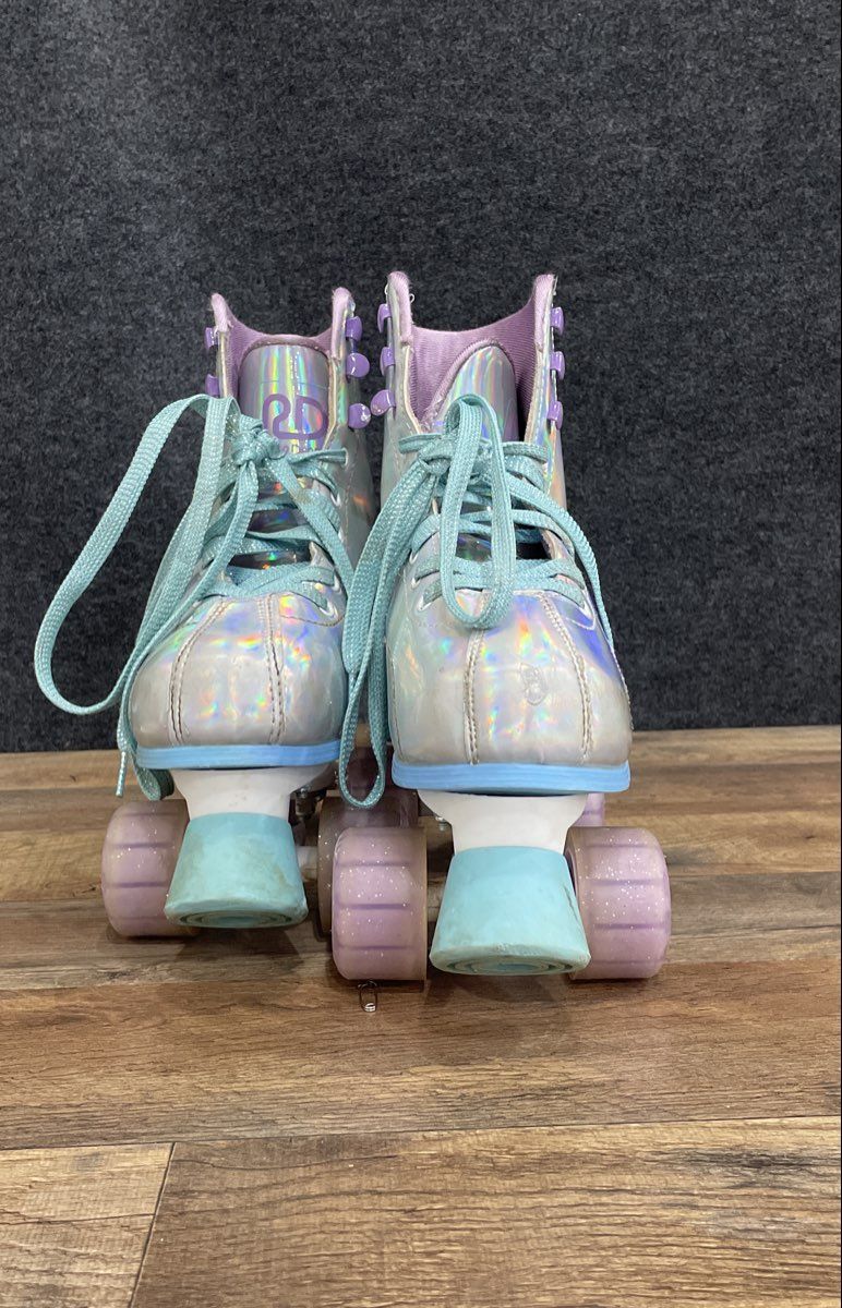 Roller Derby Pixie Youth Roller Skates Adjustable Size 3-6 Silver Holographic