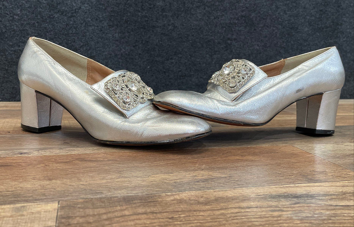 Vintage 70s Woodward & Lothrop Silver Rhinestone Buckle Heels Size 9.5