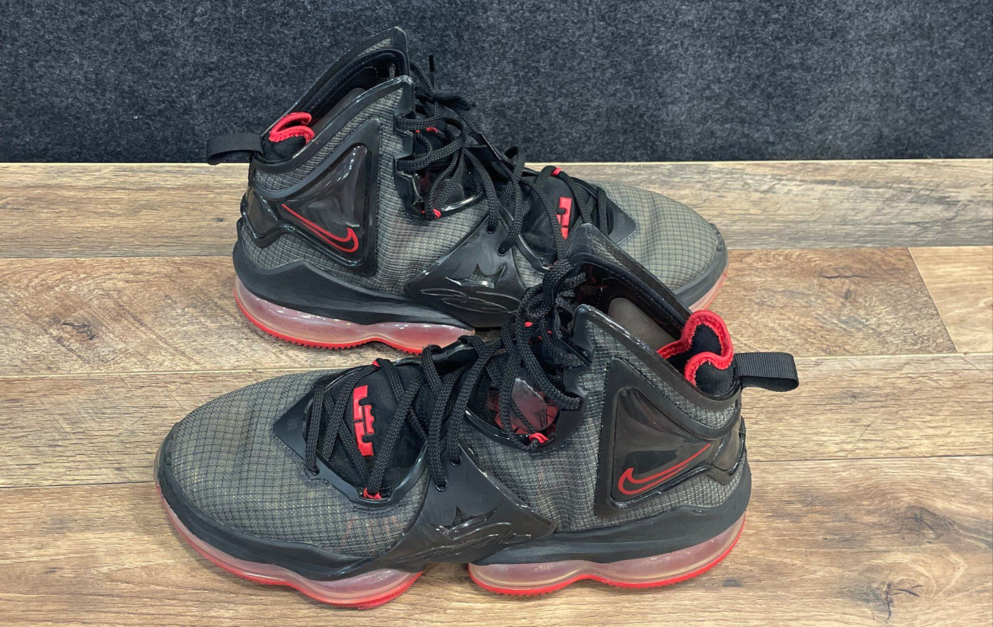 Nike LeBron 19 Bred Black Red High Top Basketball Shoes Size 11