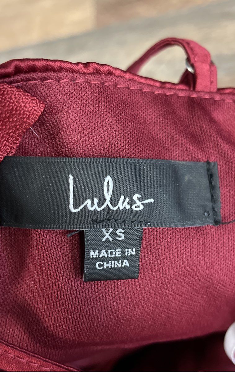 Lulus Women's Burgundy Fit & Flare Skater Dress V-Neck Pleated Cross Back Sz XS