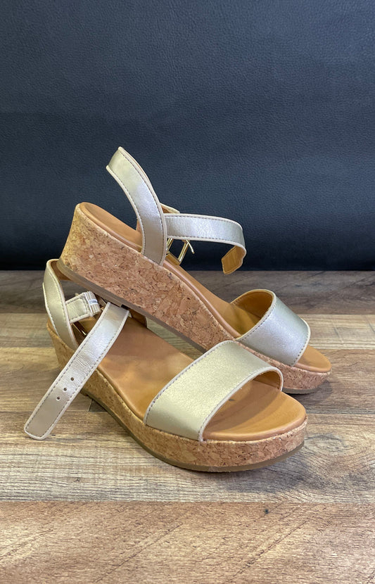 UGG Kari Metallic Gold Cork Platform Wedge Sandals Kids Size 4