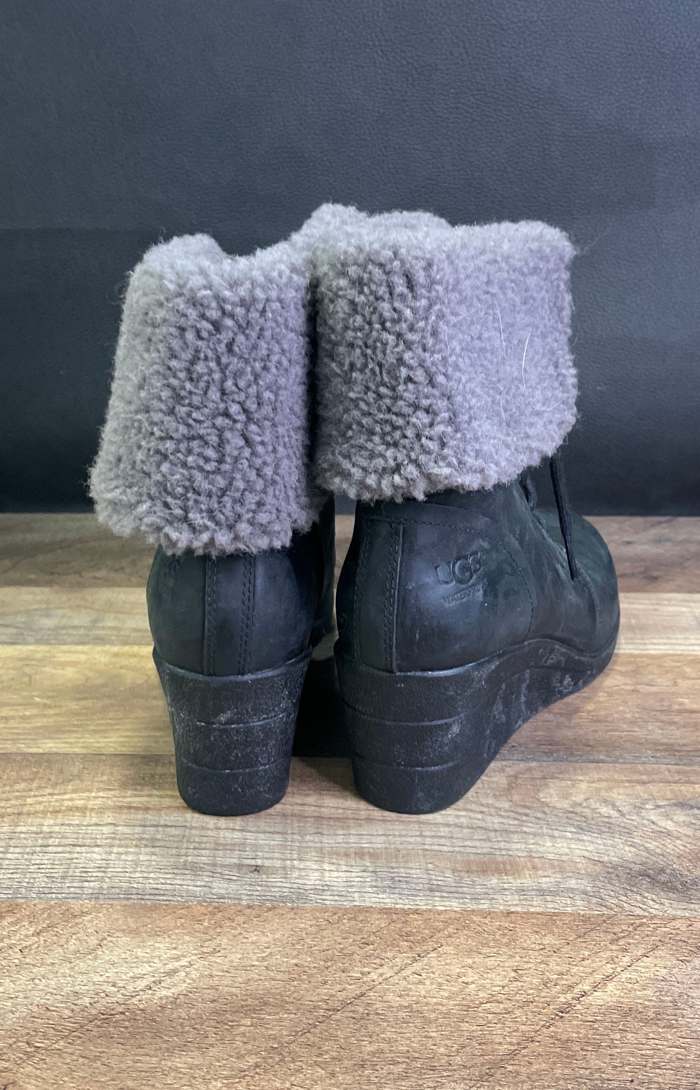 UGG Zea Black Waterproof Leather Lace Up Sheepskin Wedge Boots Women's Size 9