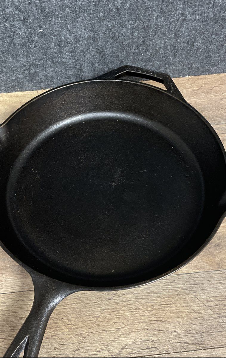 Lodge 10SK & Calphalon Cast Iron Skillets 2 Piece Lot USA Modern