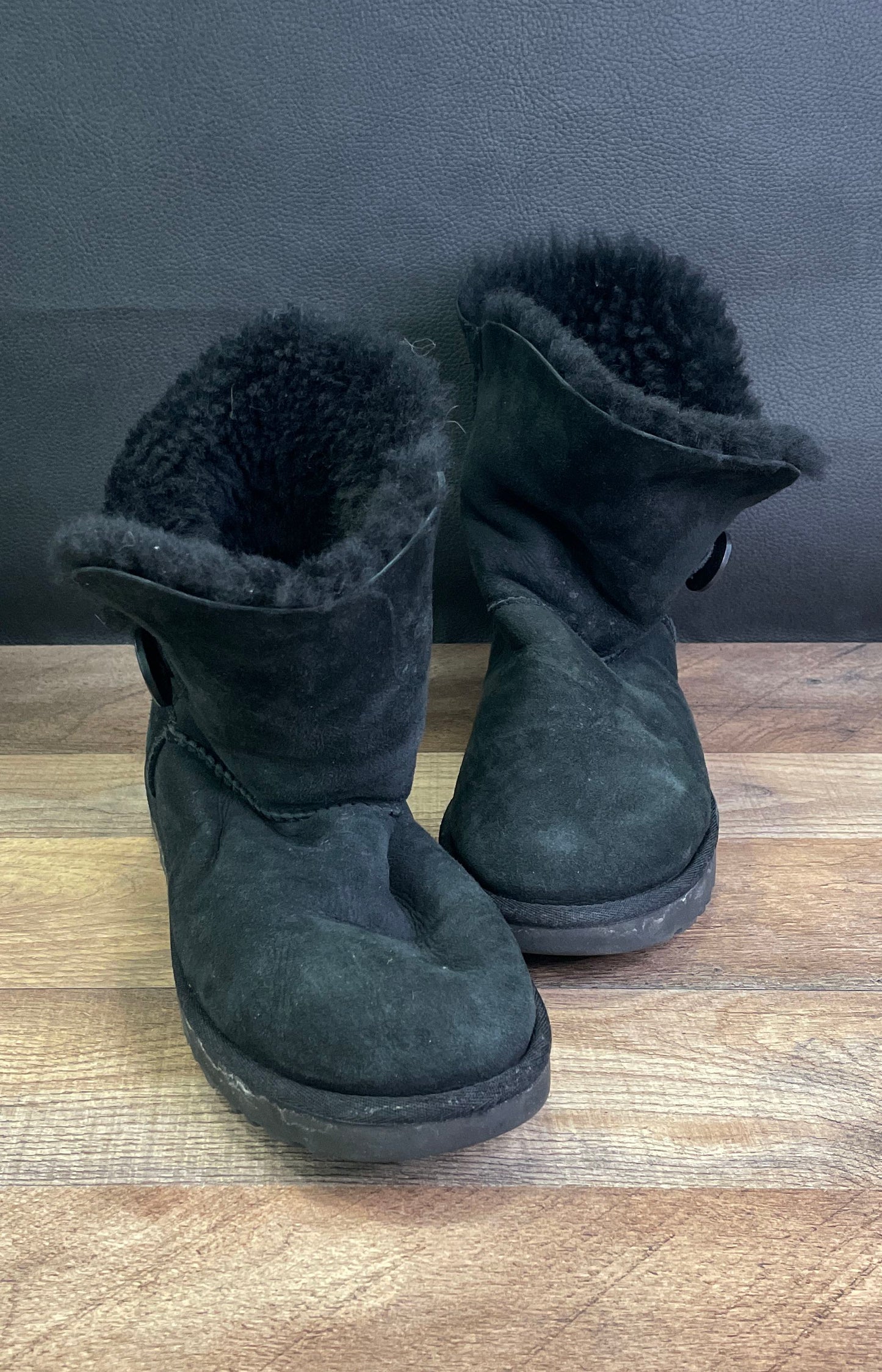 UGG Bailey Button II Black Suede Shearling Boots Women's Size 9