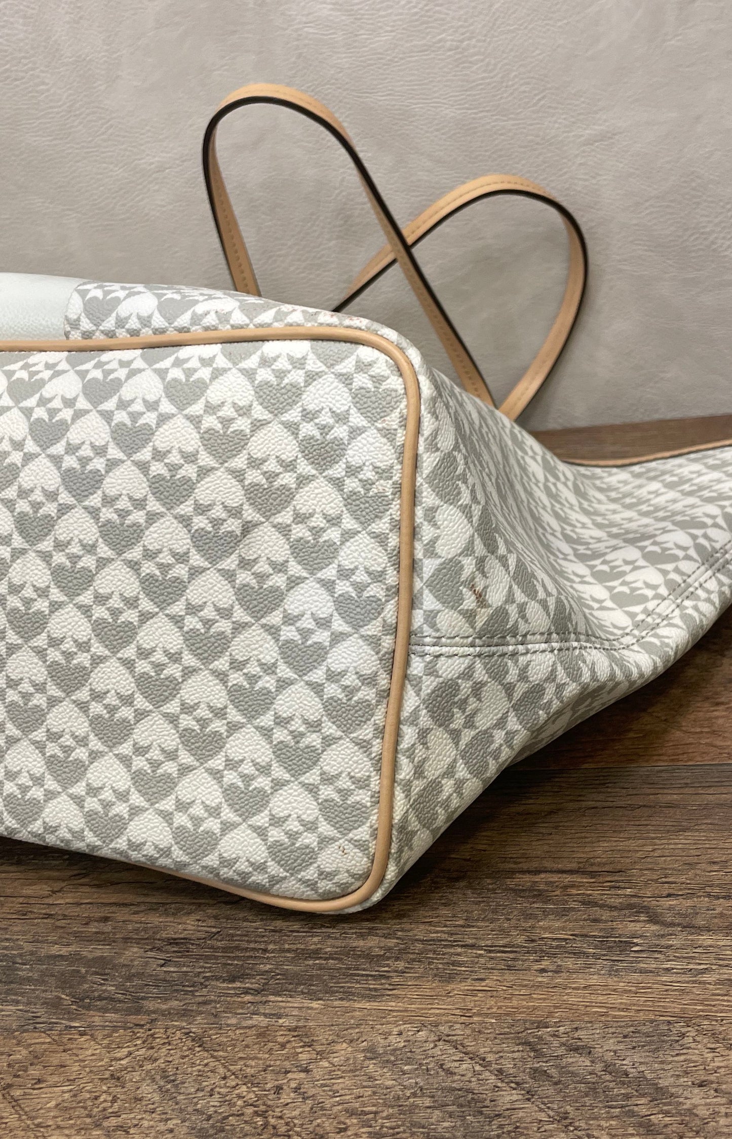 Kate Spade New York White Grey Geometric Spade Pattern Tote Bag Tan Trim