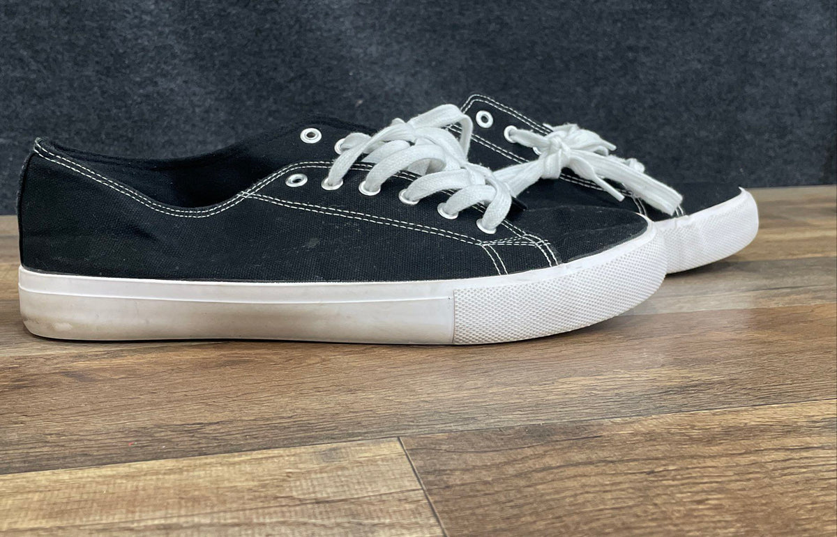 Torrid Black Canvas Low Top Sneakers Women's Size 11WW Extra Wide