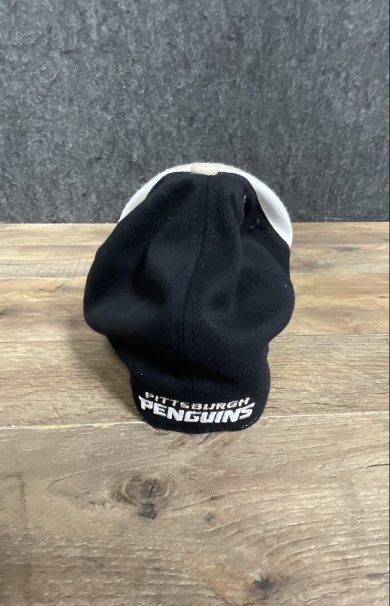 Reebok Men's Pittsburgh Penguins NHL Hat Black Cream Face Off Superflex Cap