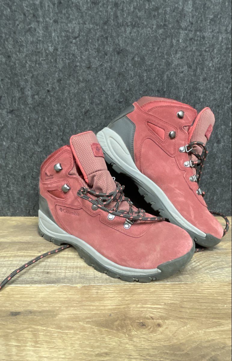 Columbia Newton Ridge Plus II Waterproof Red Hiking Boots Women's Size 9