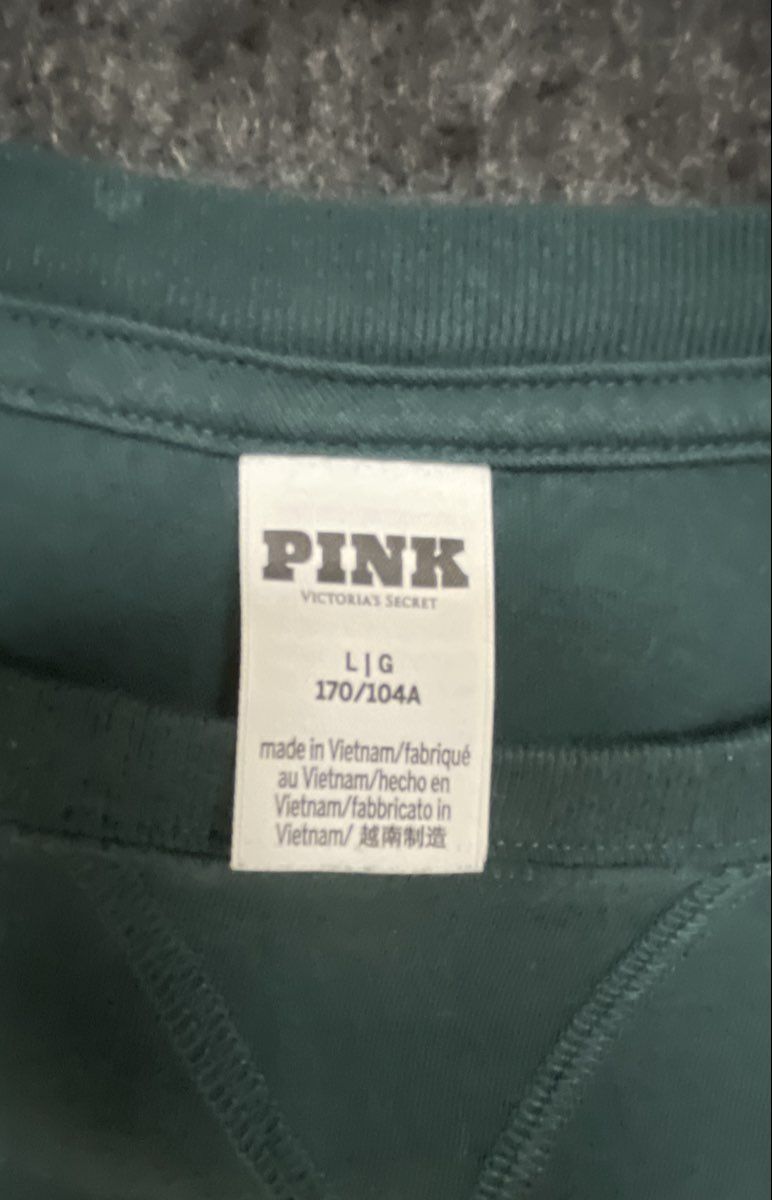 PINK Victoria's Secret Women's Green Long Sleeve Graphic T-Shirt Logo Sz L