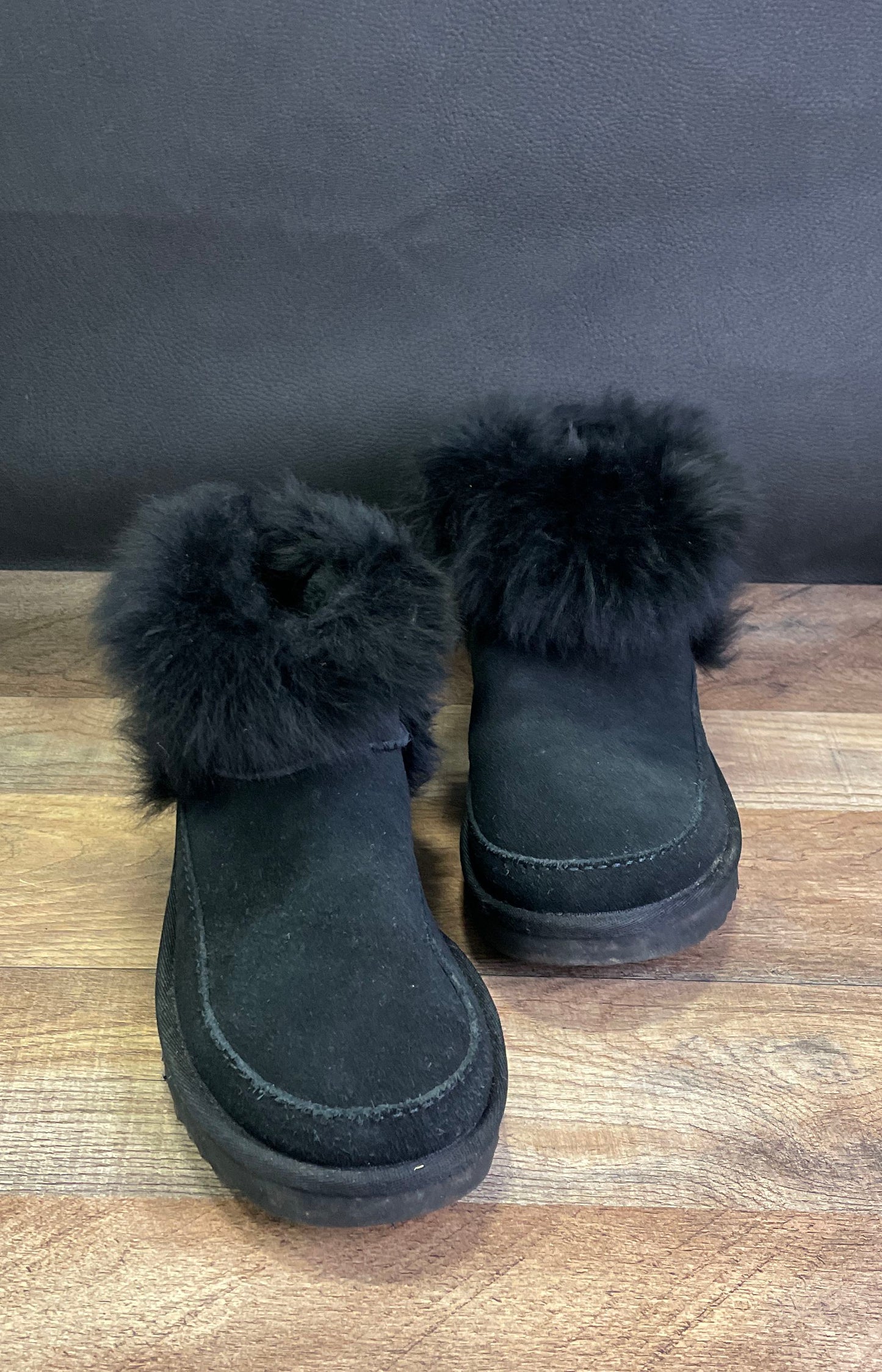 UGG Classic Ultra Mini Chalet Black Sheepskin Boots Women's Size 6