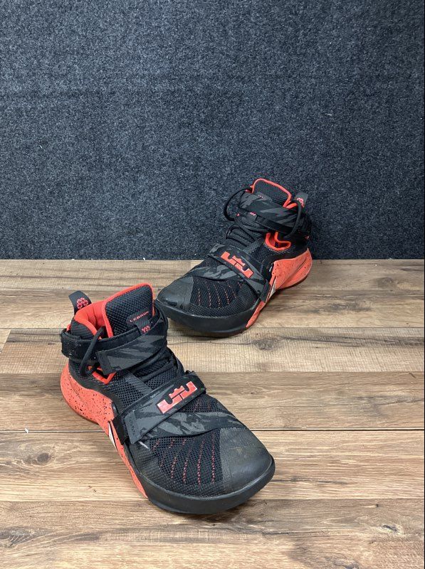 Nike LeBron Soldier 9 IX Black Bright Crimson Basketball Shoes Size 10
