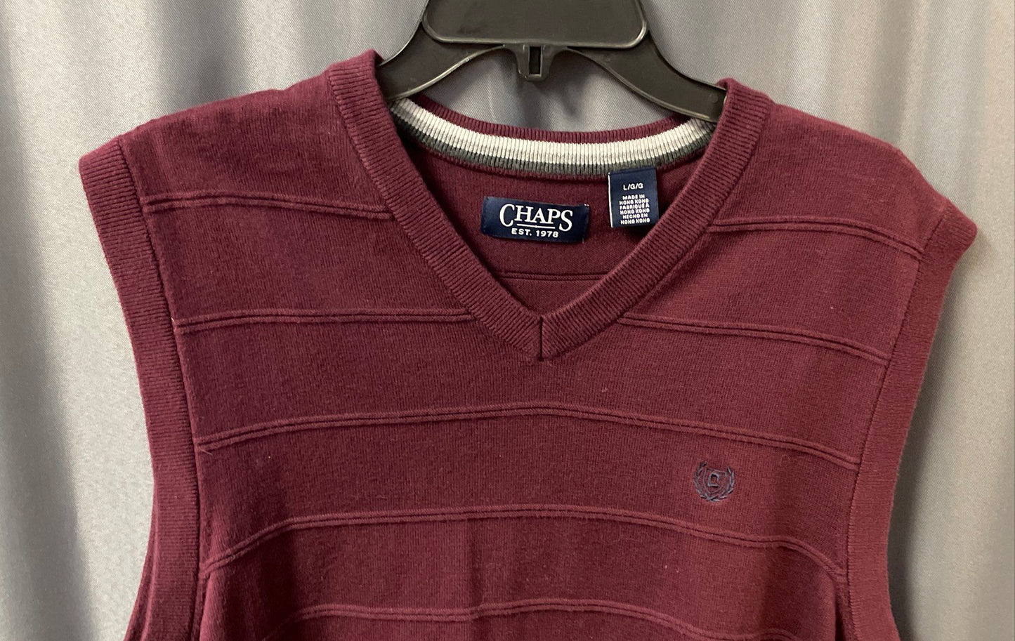 Chaps Men's V-Neck Sweater Vest Burgundy Textured Stripe Sz L