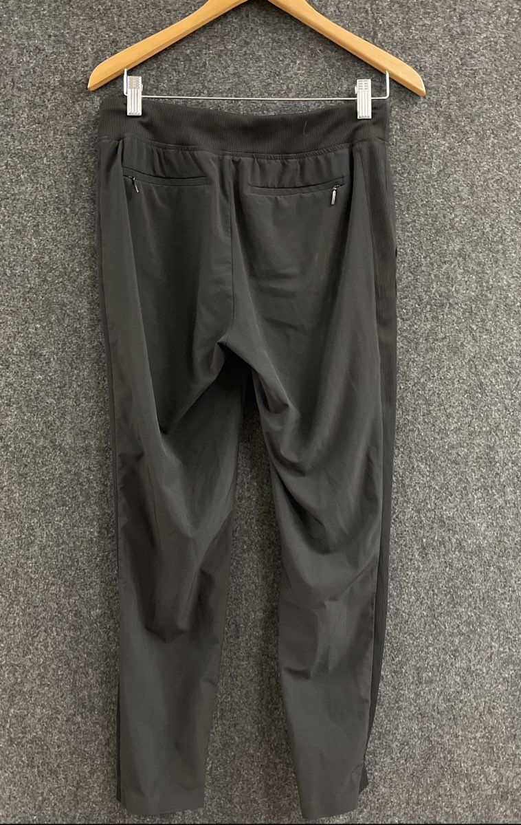 Athleta Women's Black Headliner Hybrid Ribbed Side Panel Tapered Pants Size 6