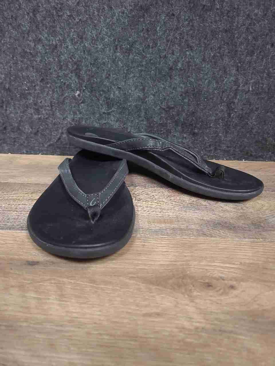 OluKai Puawe Black Flip-Flop Thong Sandals Women's Size 9.5