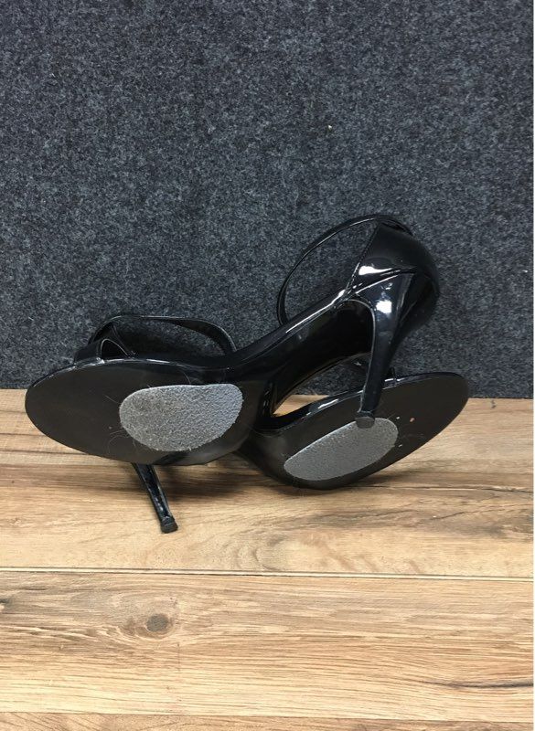 Steve Madden Realove Black Patent Ankle Strap Stiletto Heeled Sandals Size 11