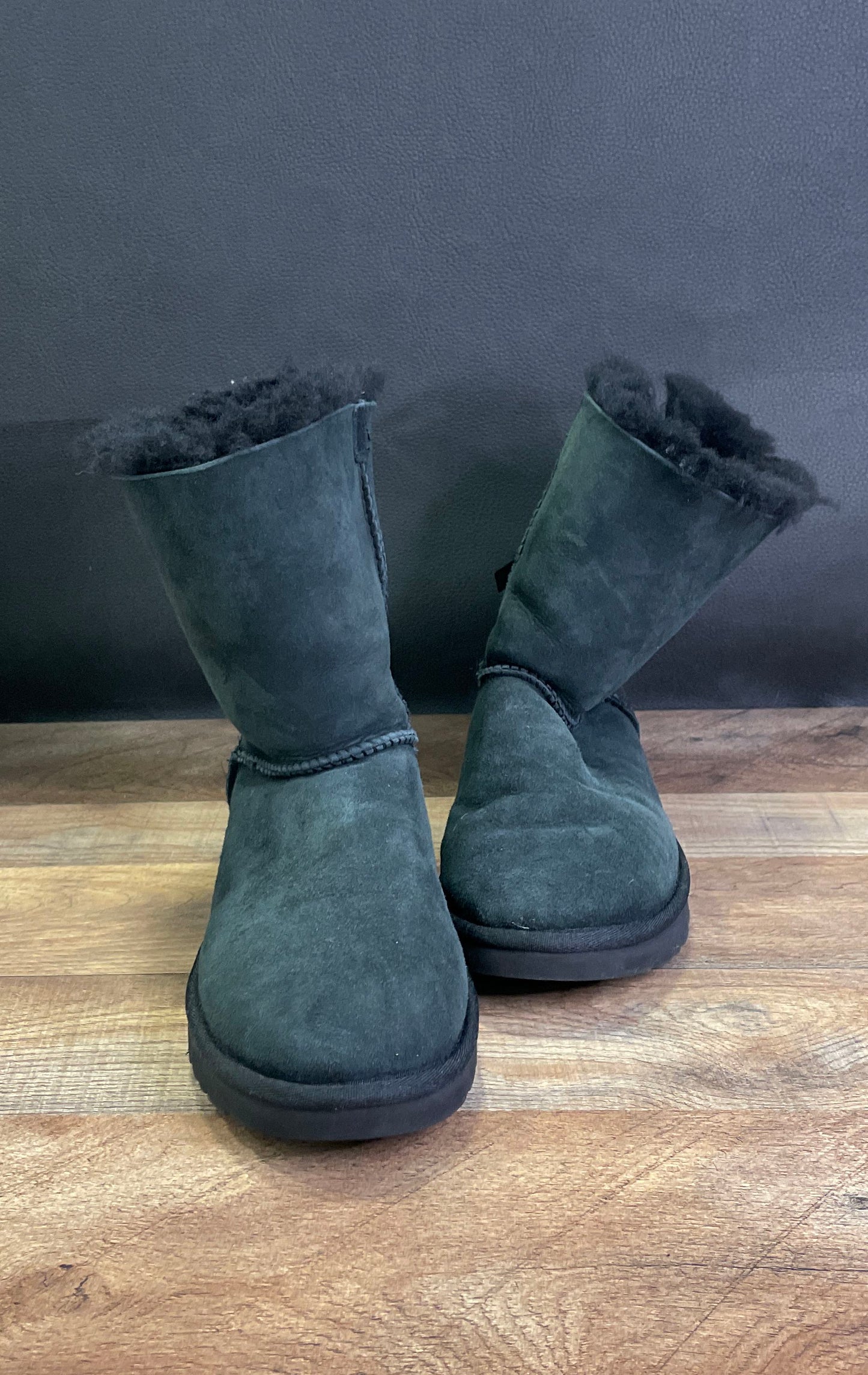 UGG Bailey Bow II Black Twinface Sheepskin Suede Boots Women's Size 8