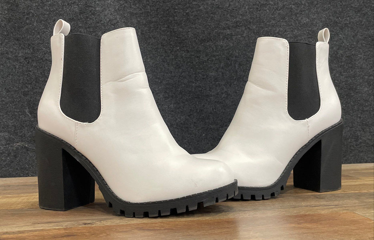 Soda White Black Lug Sole Chelsea Block Heel Boots Women's Size 10