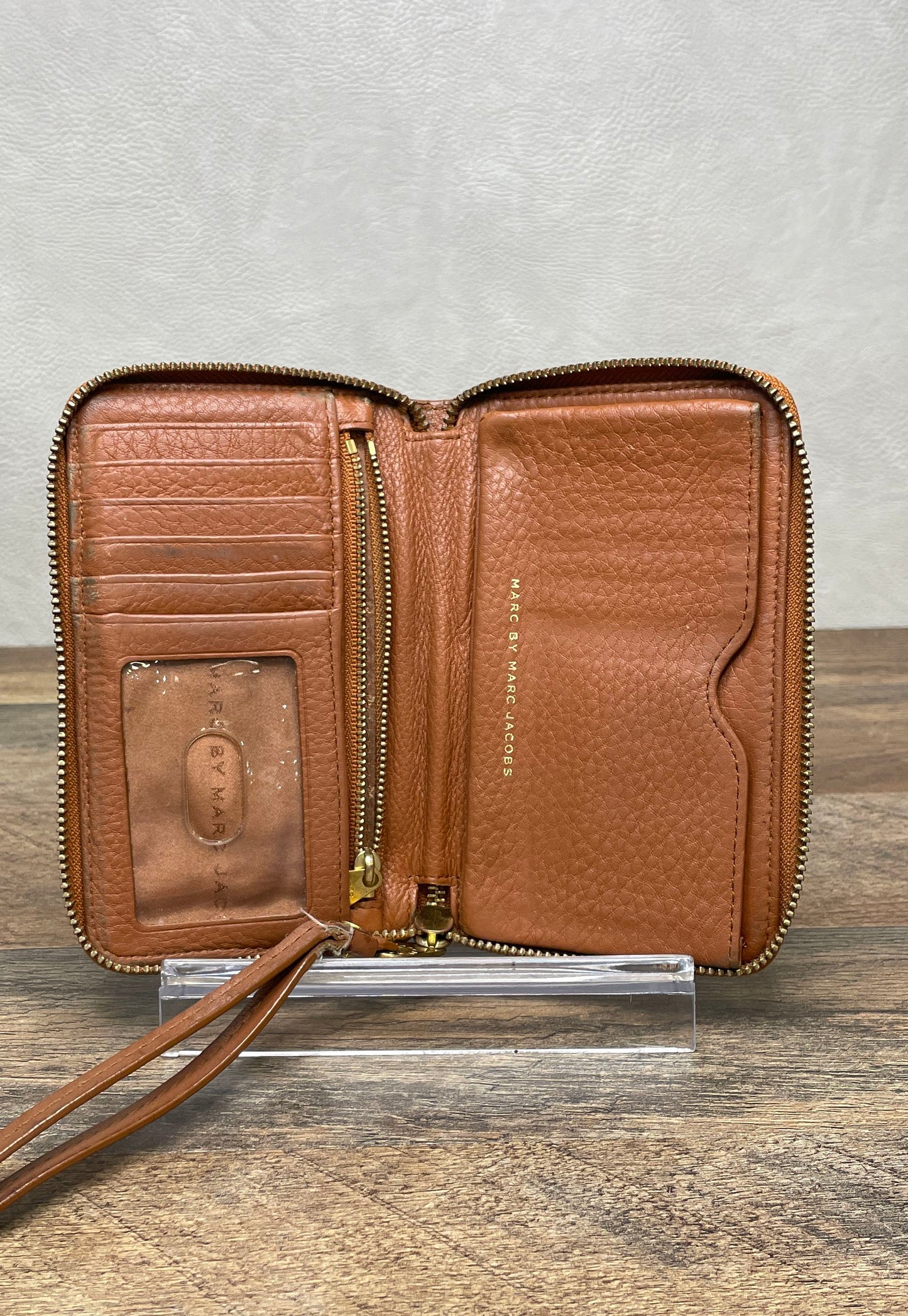 Marc by Marc Jacobs Brown Leather Standard Supply Zip Around Wristlet Wallet COA
