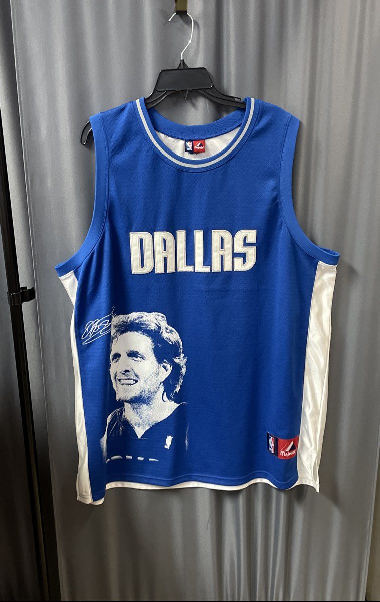Majestic Men's NBA Dallas Mavericks Dirk Nowitzki #41 Graphic Jersey Blue