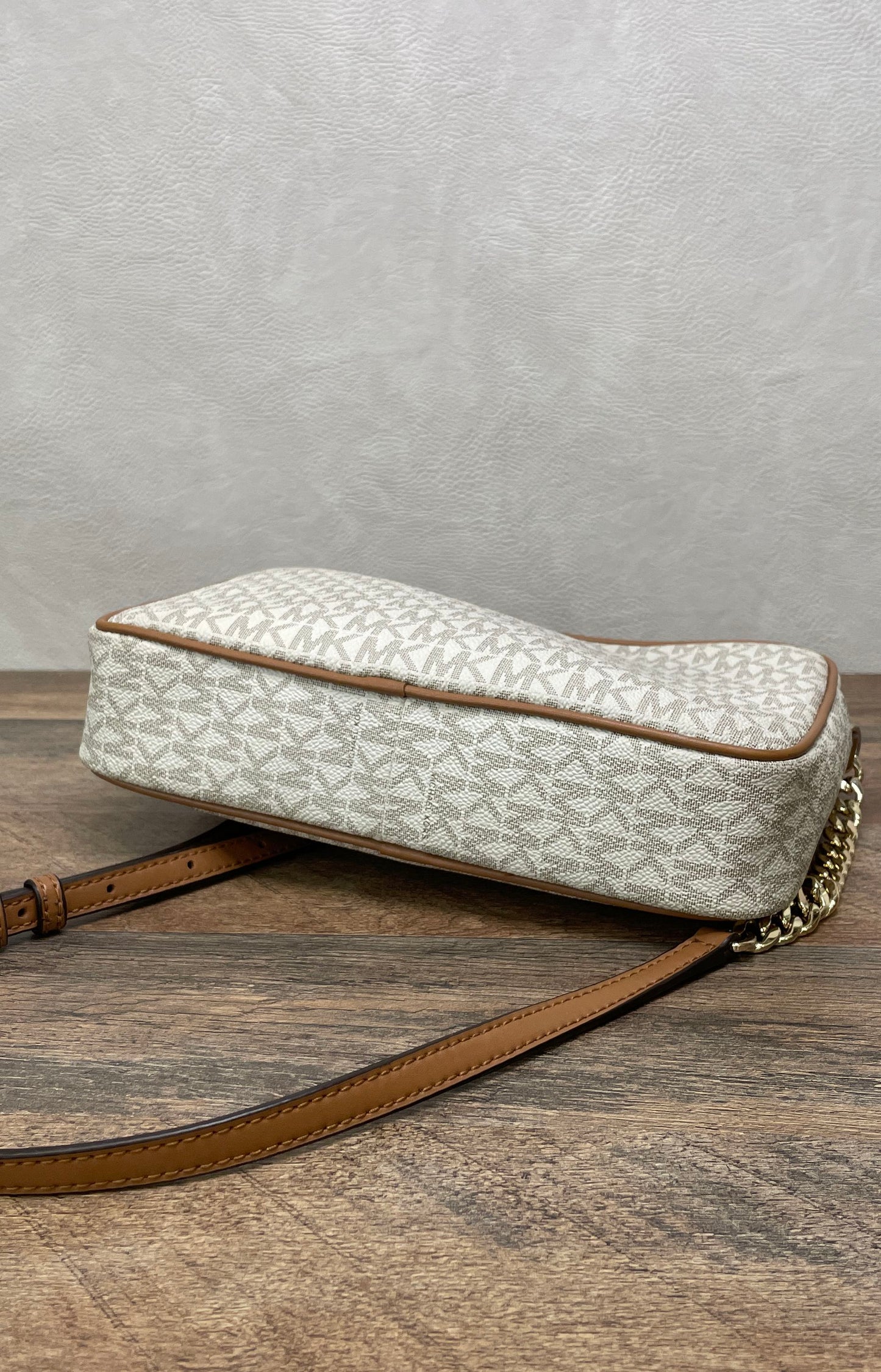 Michael Kors Vanilla Signature Jet Set Large Crossbody Bag Gold Hardware