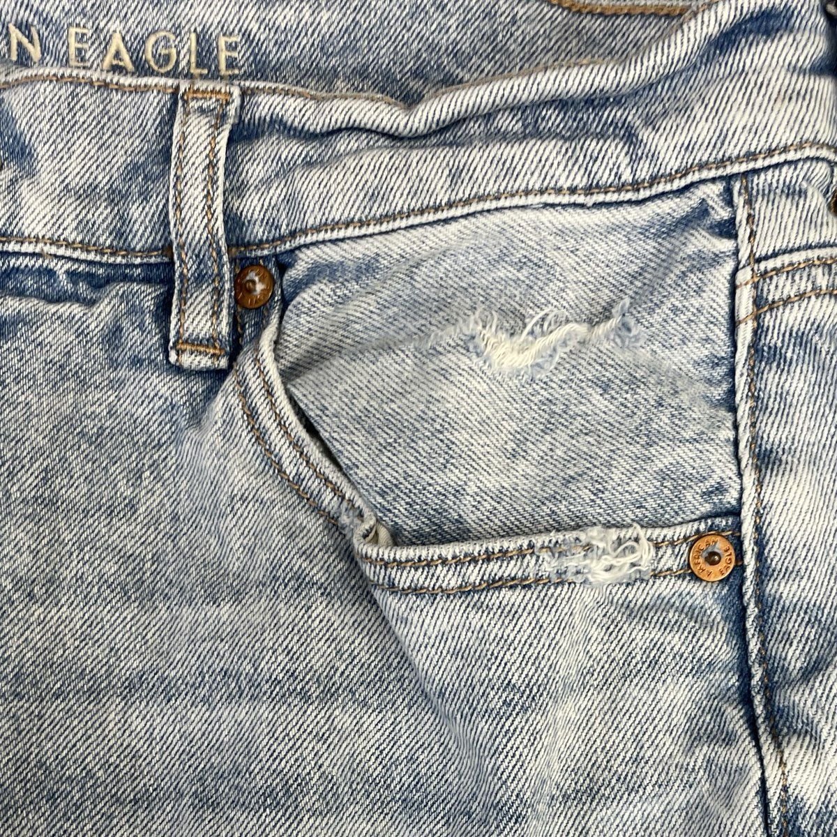 American Eagle Women's Wide Leg Distressed Light Wash Strigid Jeans Sz 12 Short