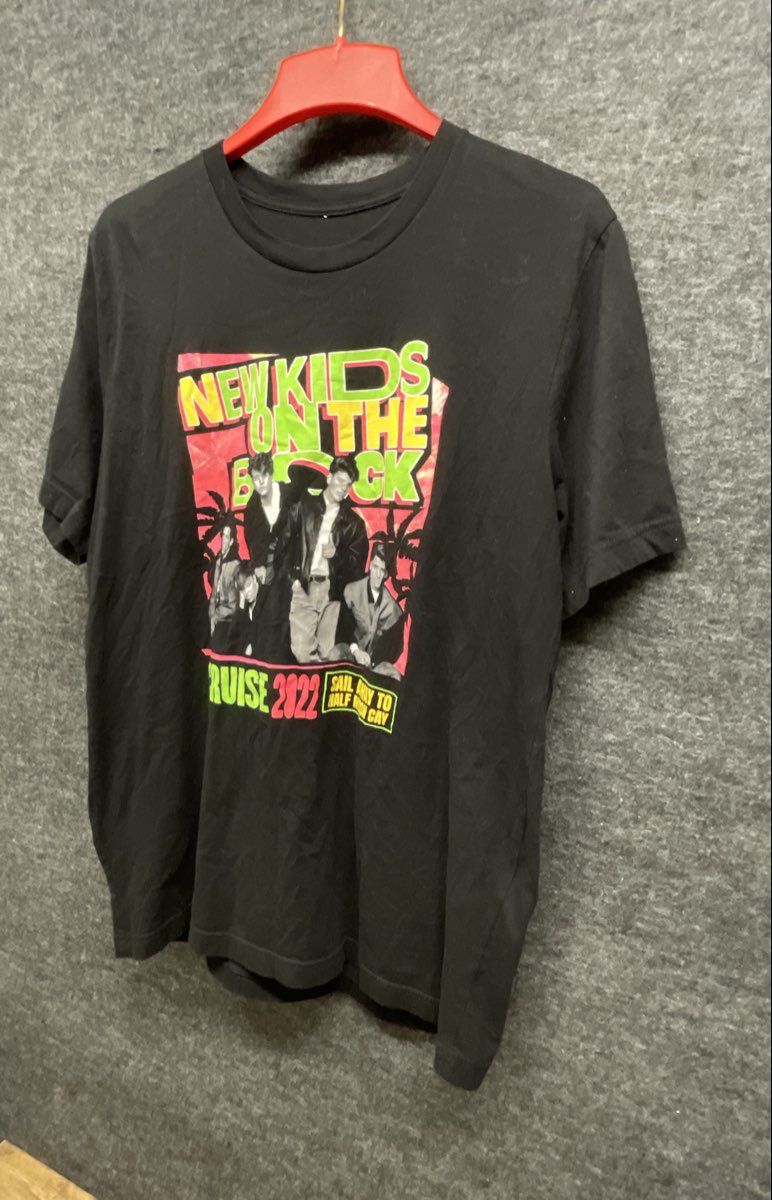 New Kids on the Block NKOTB Cruise 2022 Sail Away Half Moon Cay T-Shirt Sz L
