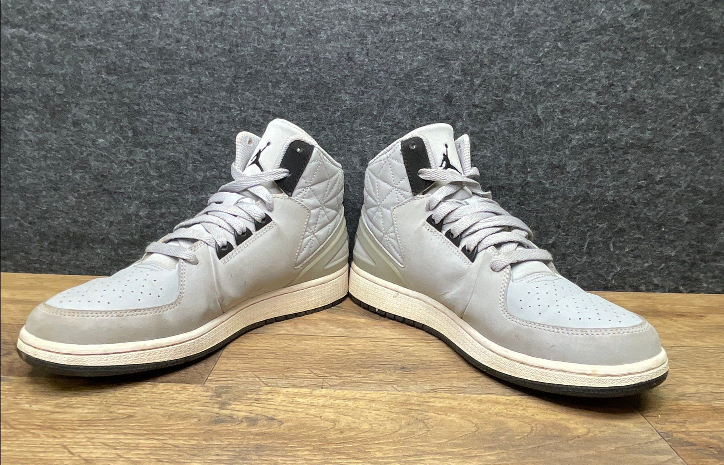 Nike Air Jordan 1 Retro High Nouveau Wolf Grey Size 7Y 707320-002