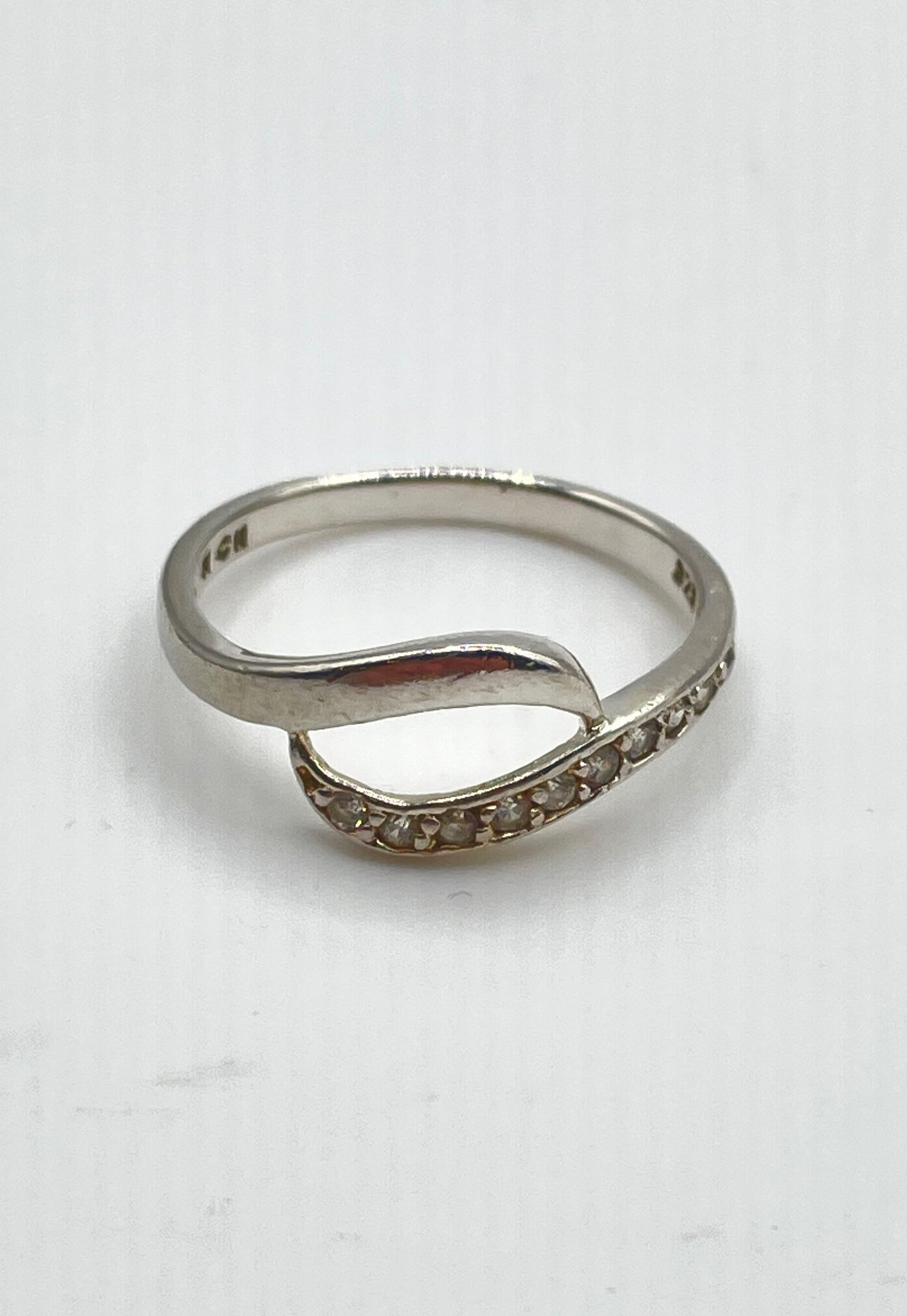 925 Sterling Silver Moissanite Accents Wavy Band Ring 1.7g