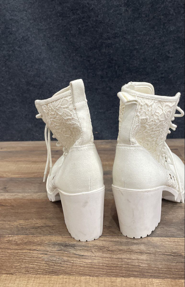 Report White Crochet Lace-Up Heeled Ankle Boots Women's Size 9